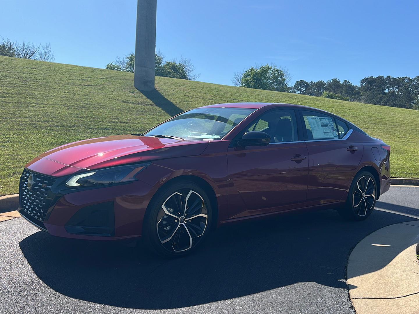 Red (Scarlet Ember Tintcoat) 2026 Nissan Altima 2.5 SR FWD Sedan Front-Wheel Drive Continuously Variable Transmission
