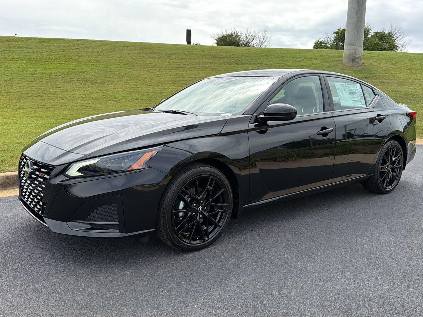 Super Black 2026 Nissan Altima Sedan Front-Wheel Drive Continuously Variable Transmission