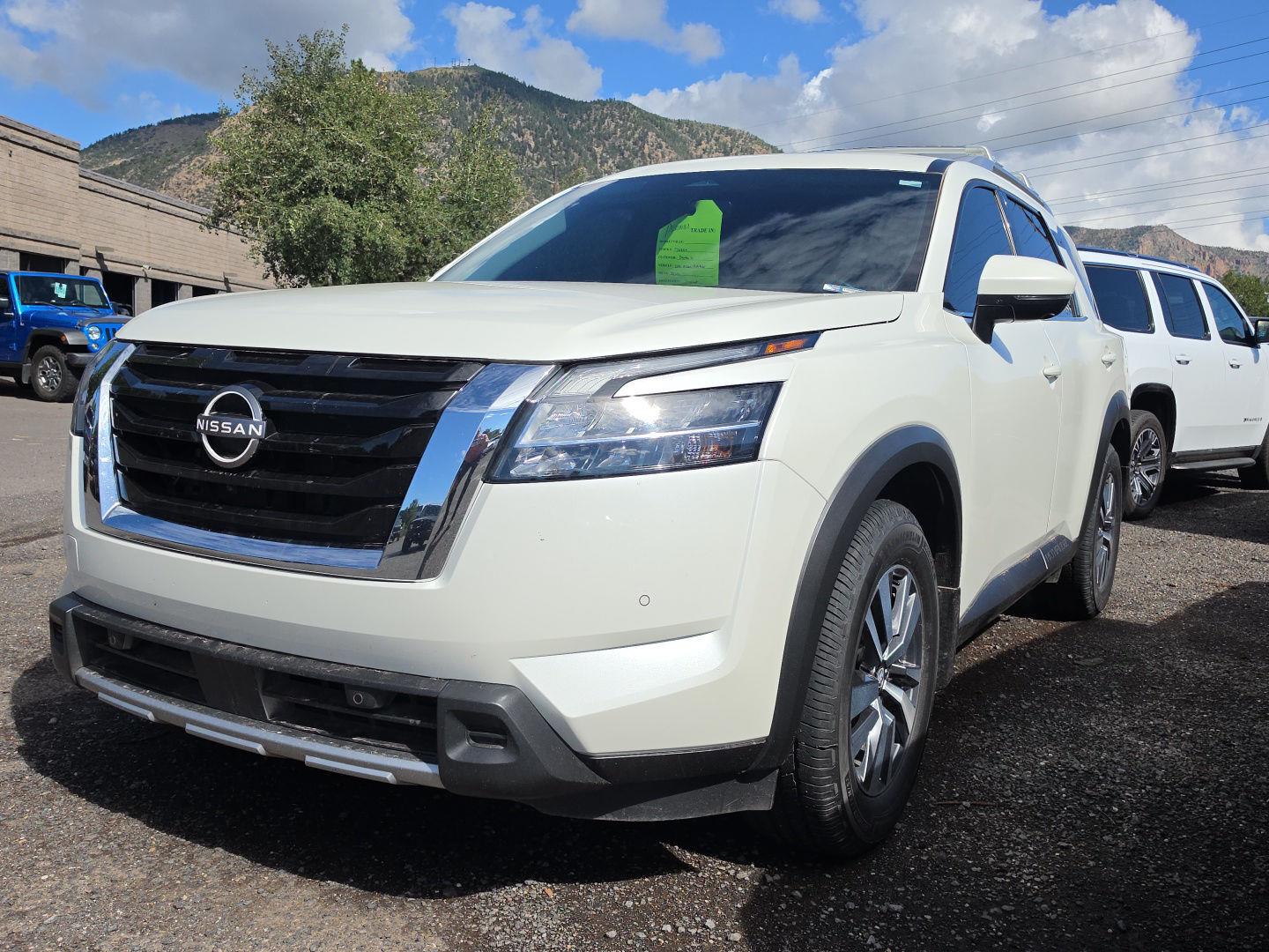  2024 Nissan Pathfinder SL 4WD   