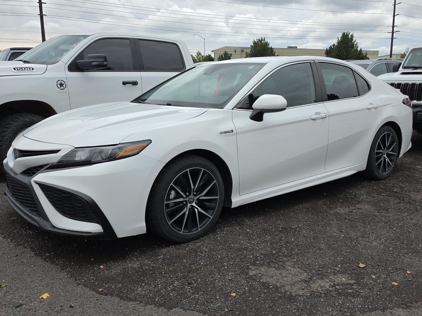 Super White 2021 Toyota Camry Hybrid Sedan Front-Wheel Drive Continuously Variable Transmission