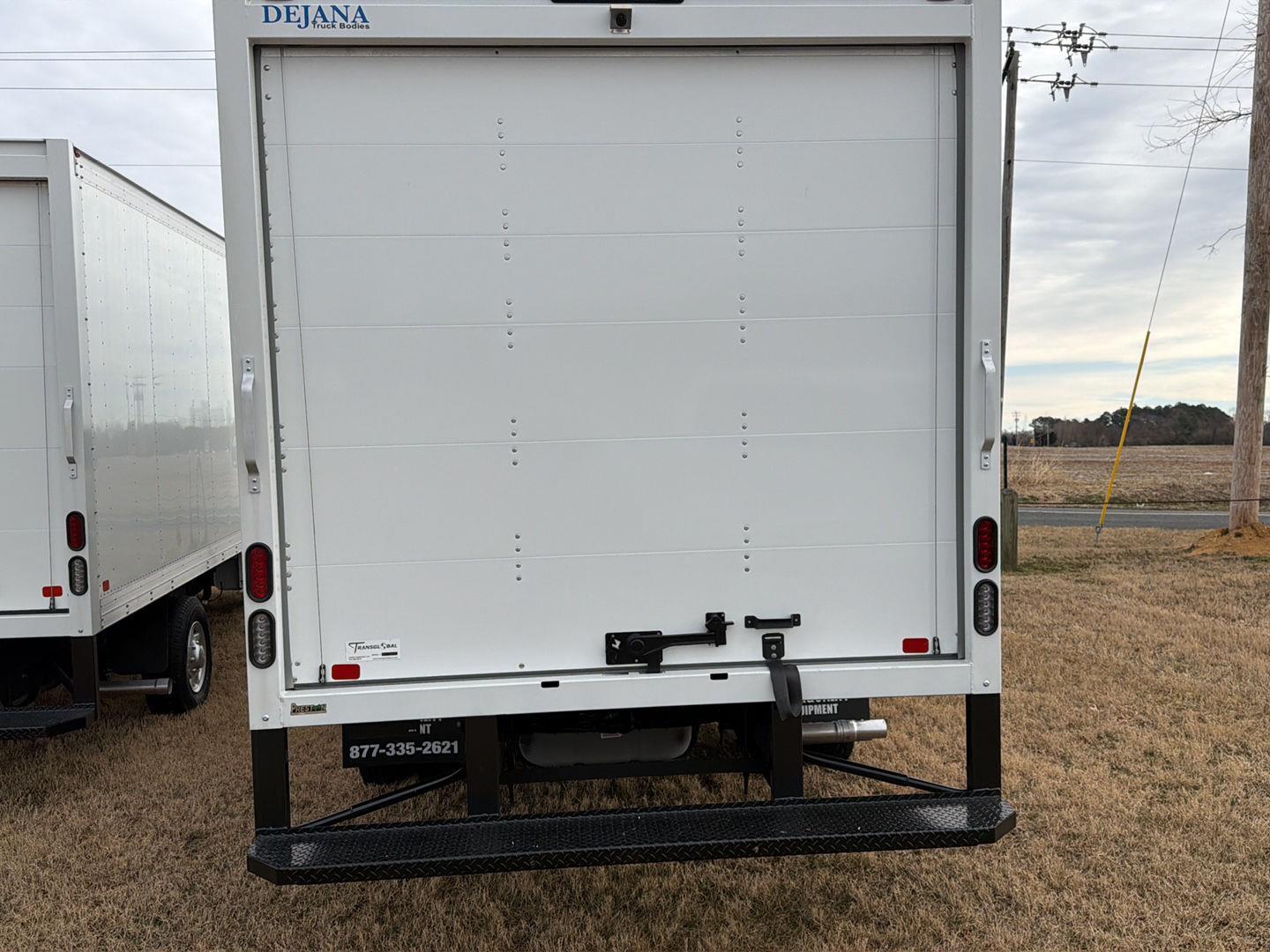 View vehicle photo 7