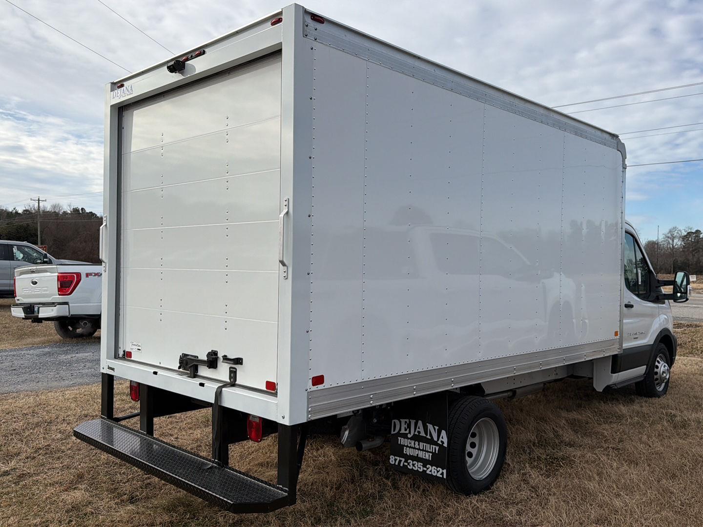 View vehicle photo 7