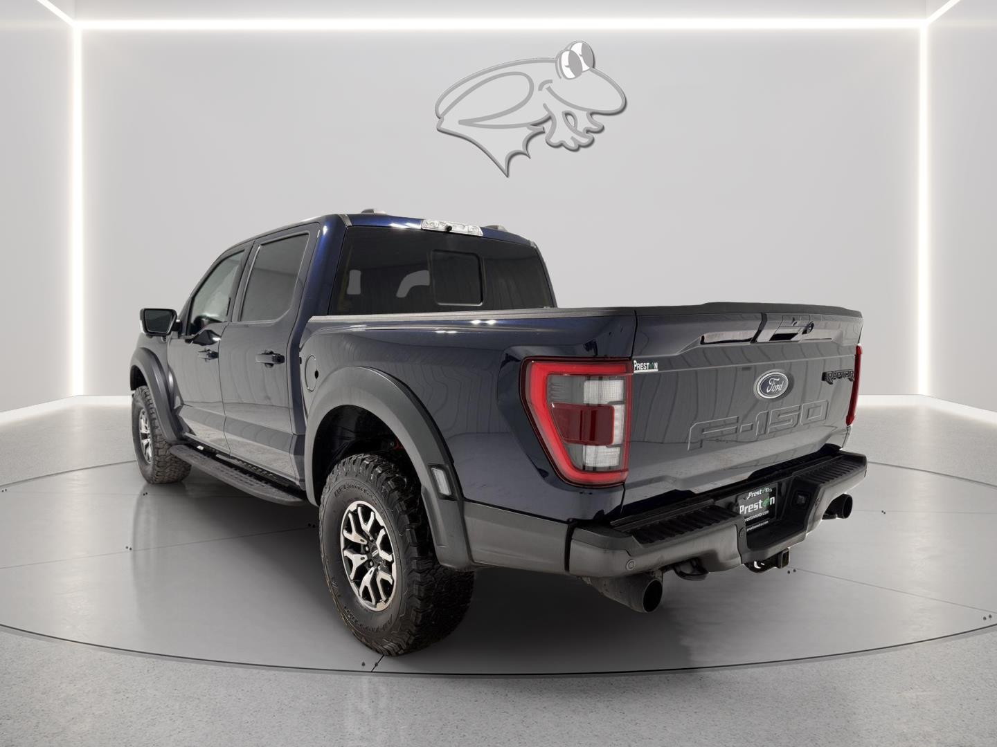 View vehicle photo 4