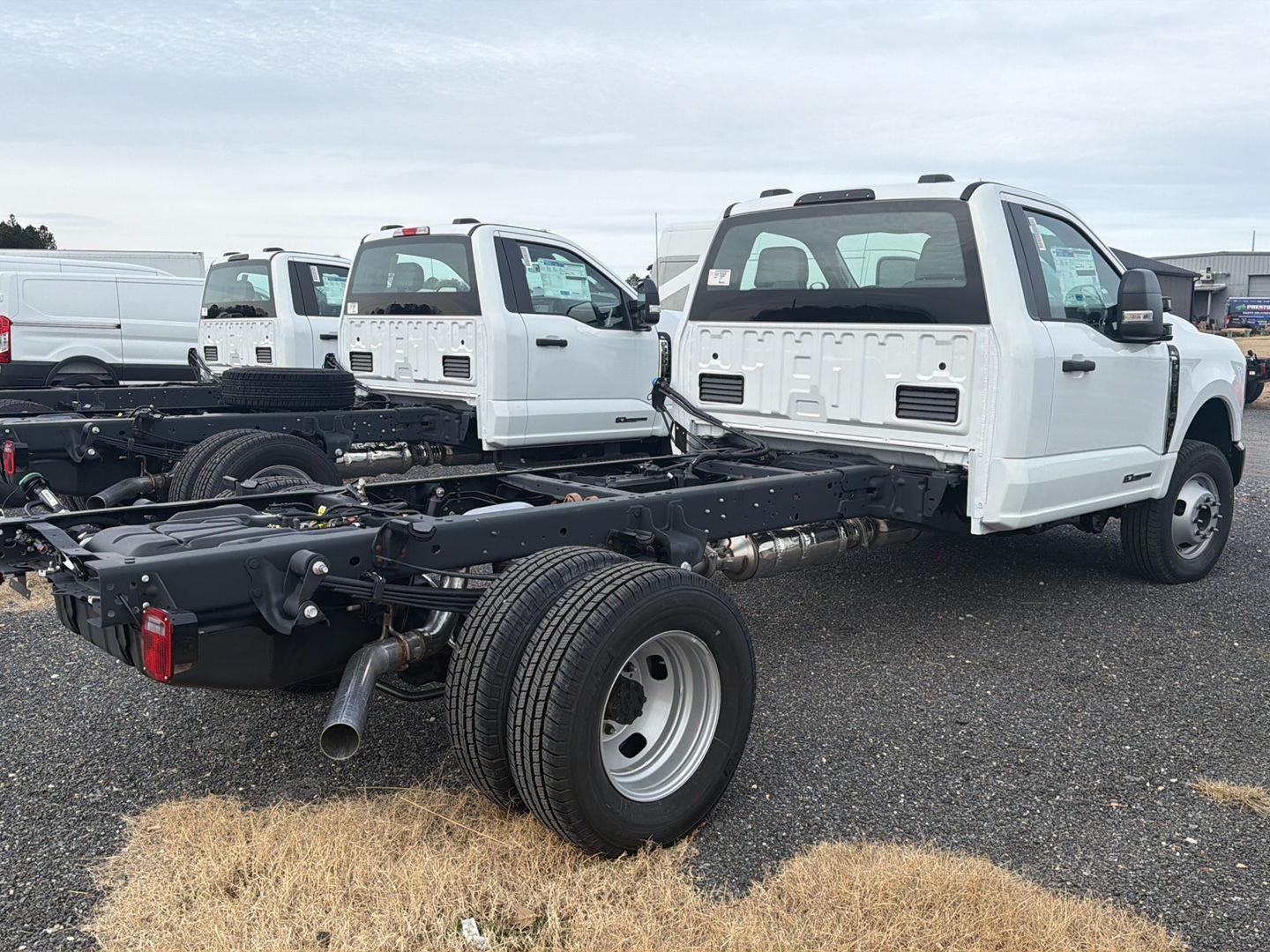 View vehicle photo 3