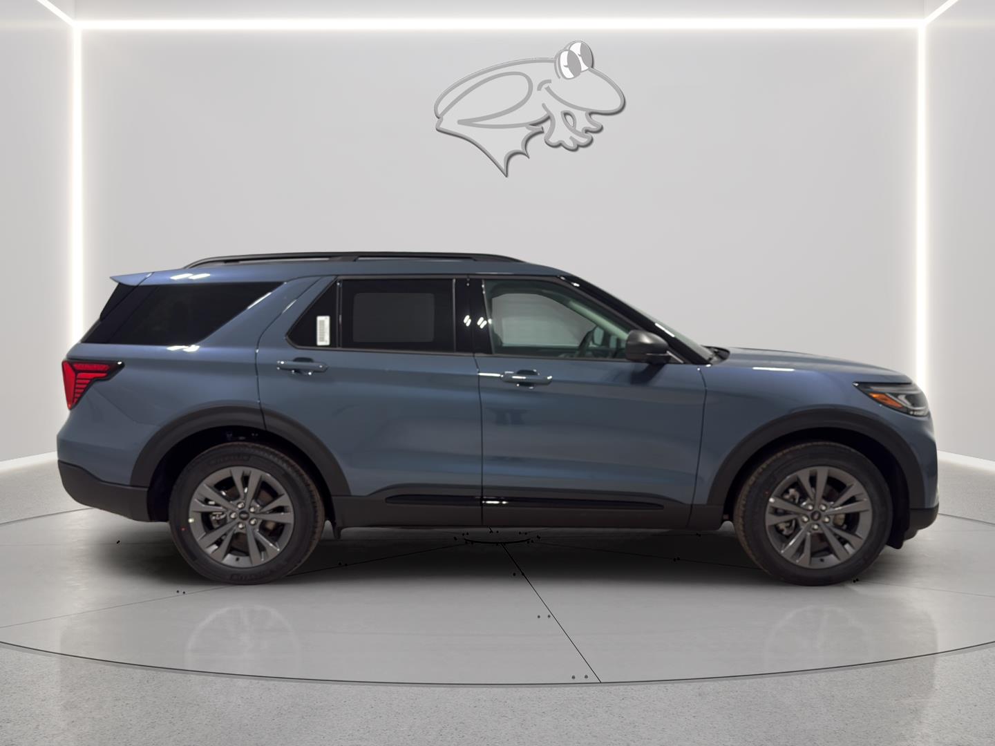 View vehicle photo 7