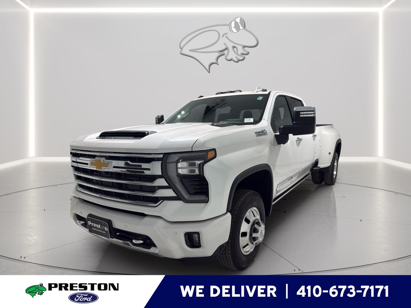 White (Iridescent Pearl Tricoat) 2025 Chevrolet Silverado 3500HD High Country Crew Cab 4WD Pickup Truck Four-Wheel Drive Automatic