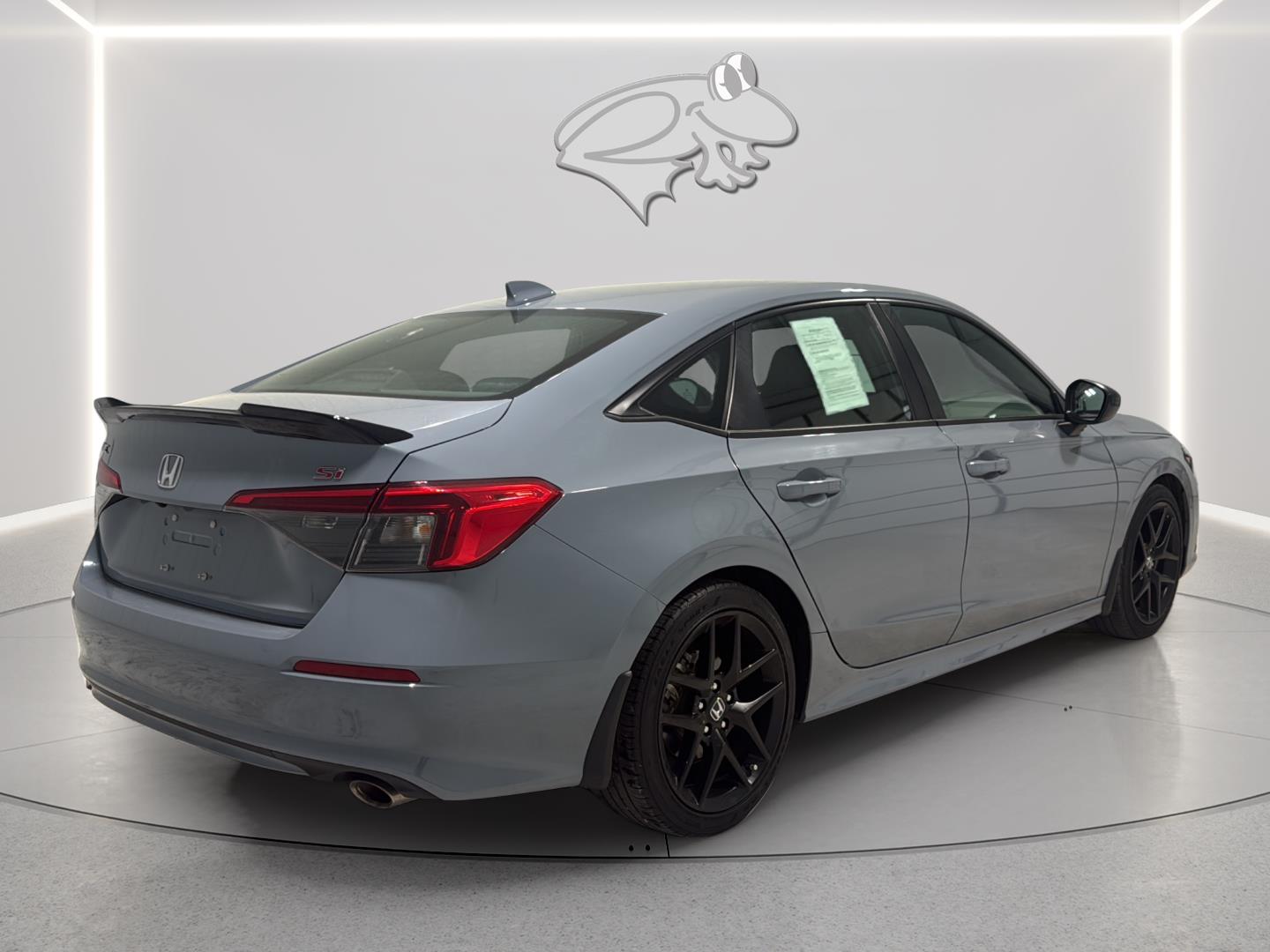 View vehicle photo 3