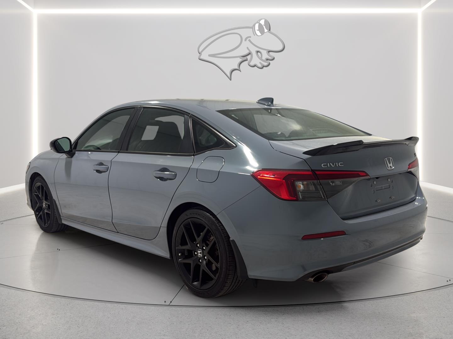 View vehicle photo 5