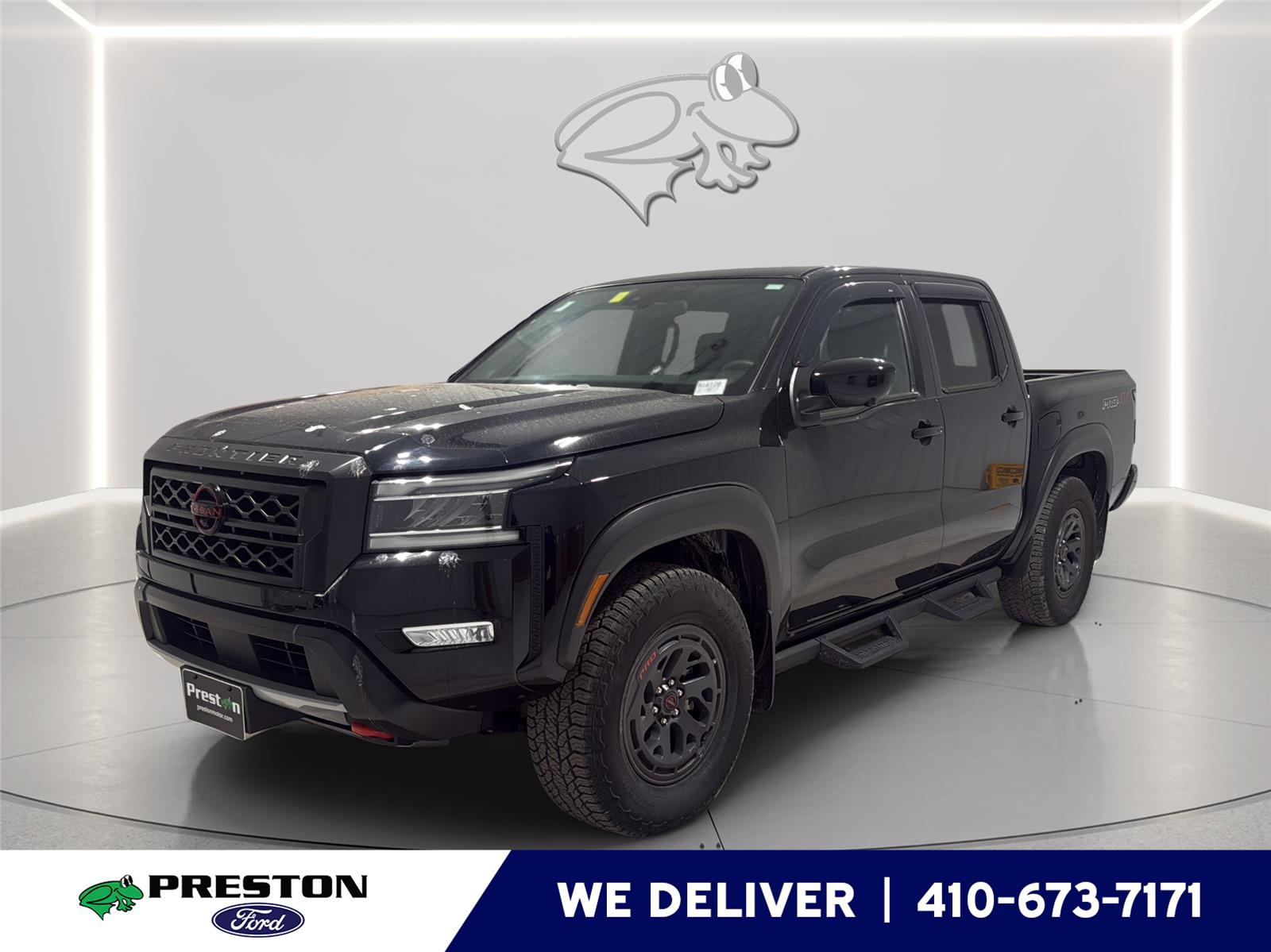 Super Black 2023 Nissan Frontier PRO-4X Crew Cab 4WD Pickup Truck Four-Wheel Drive Automatic