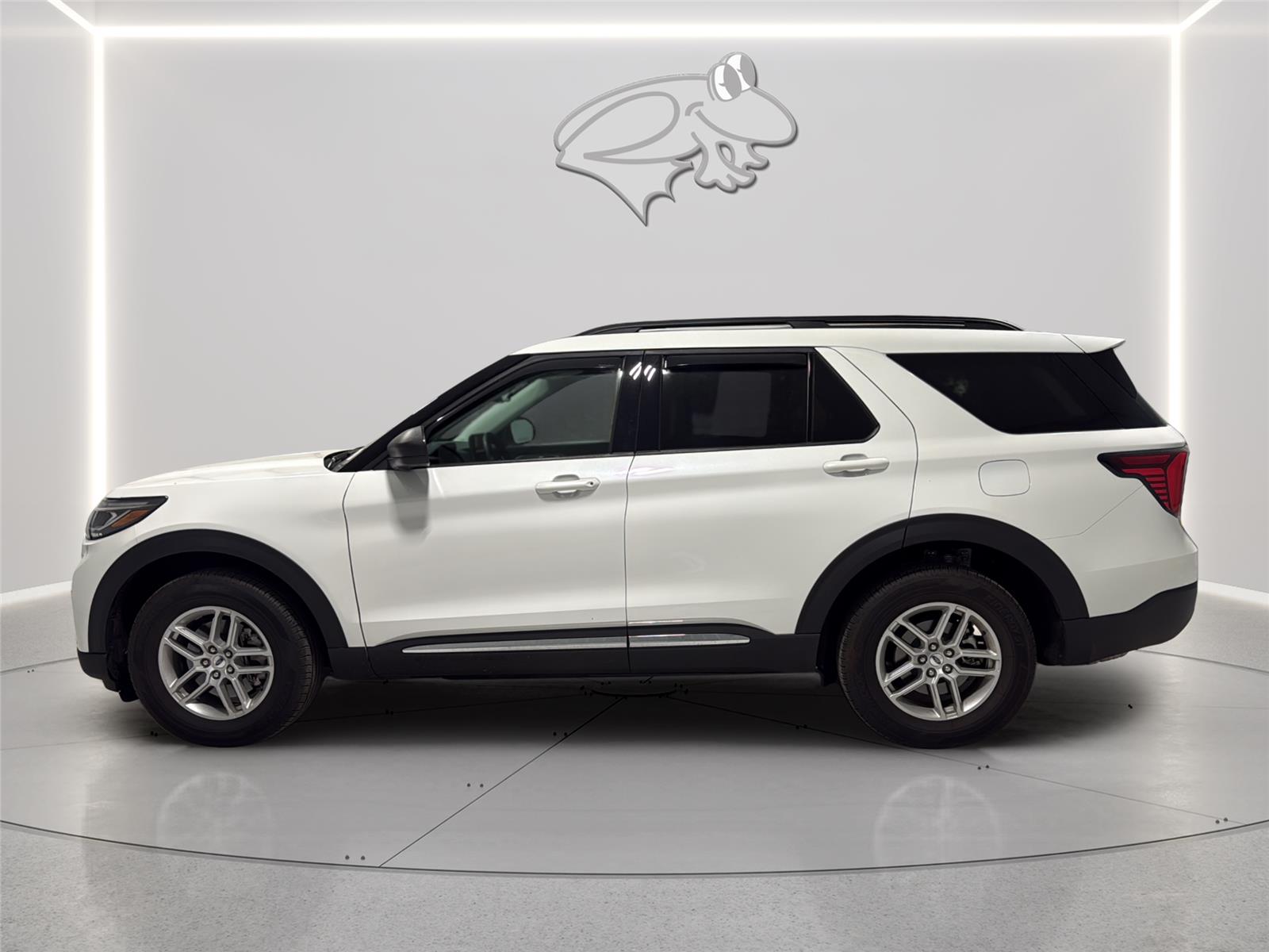 View vehicle photo 2