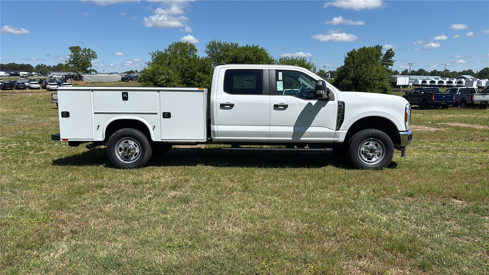 View vehicle photo 6