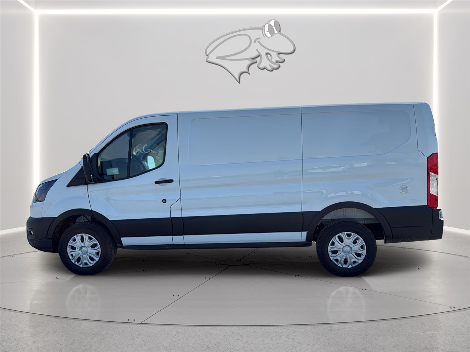 View vehicle photo 2
