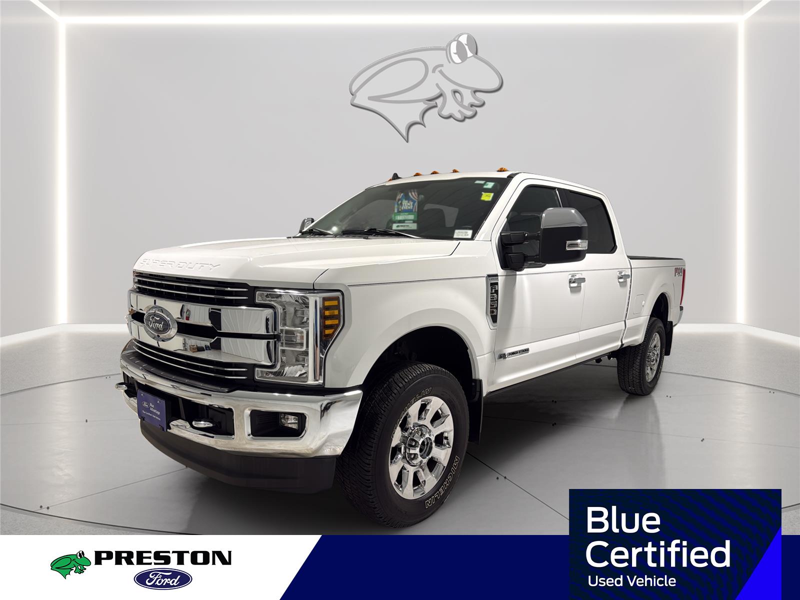 Oxford White 2019 Ford F-350 Super Duty Lariat Crew Cab 4WD Pickup Truck Four-Wheel Drive 6-Speed Automatic