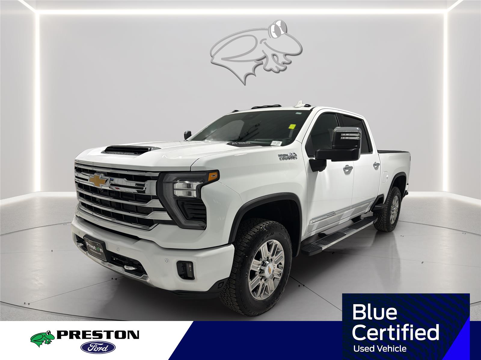 Summit White 2026 Chevrolet Silverado 2500HD Pickup Truck Four-Wheel Drive Automatic