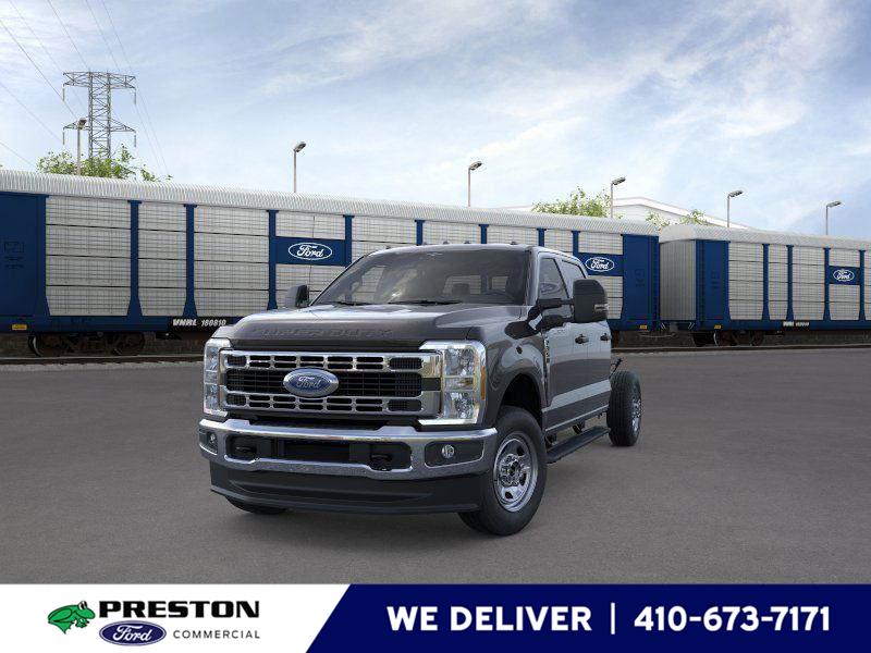Agate Black Metallic 2026 Ford F-350 Super Duty Chassis Pickup Truck Four-Wheel Drive Automatic