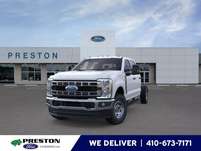 Oxford White 2026 Ford F-350 Super Duty Chassis Four-Wheel Drive Automatic