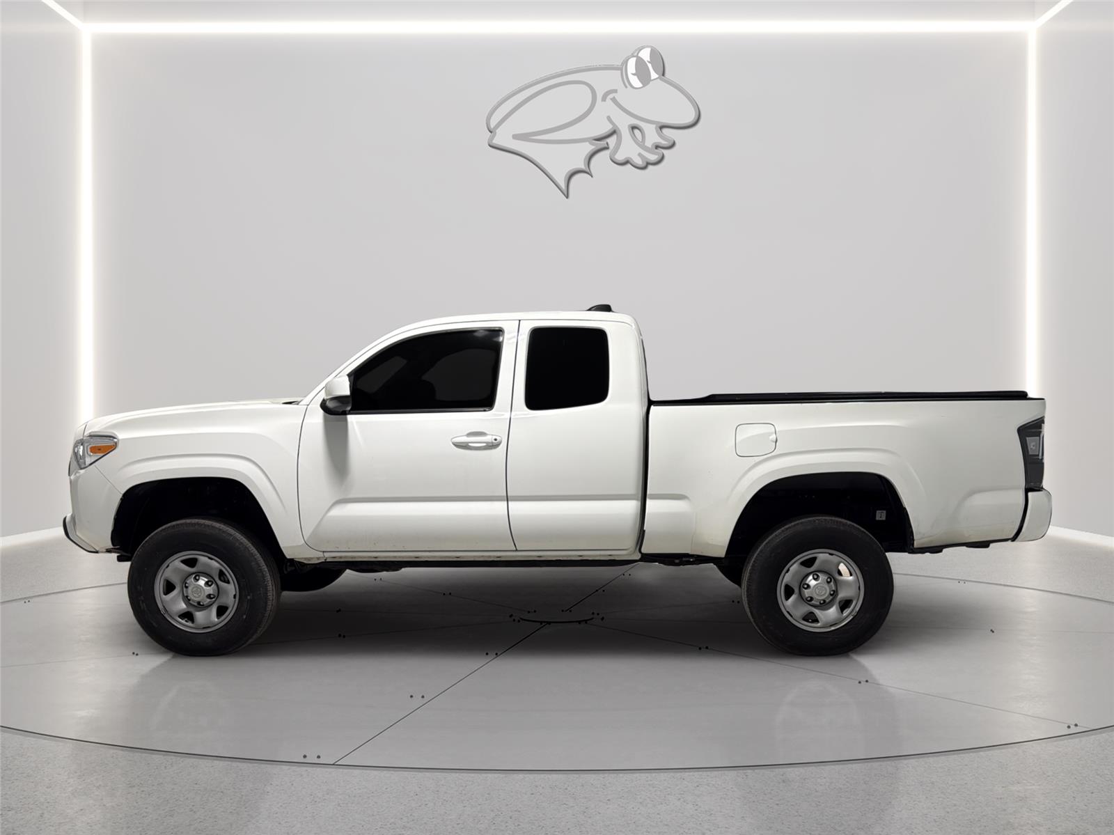 View vehicle photo 3