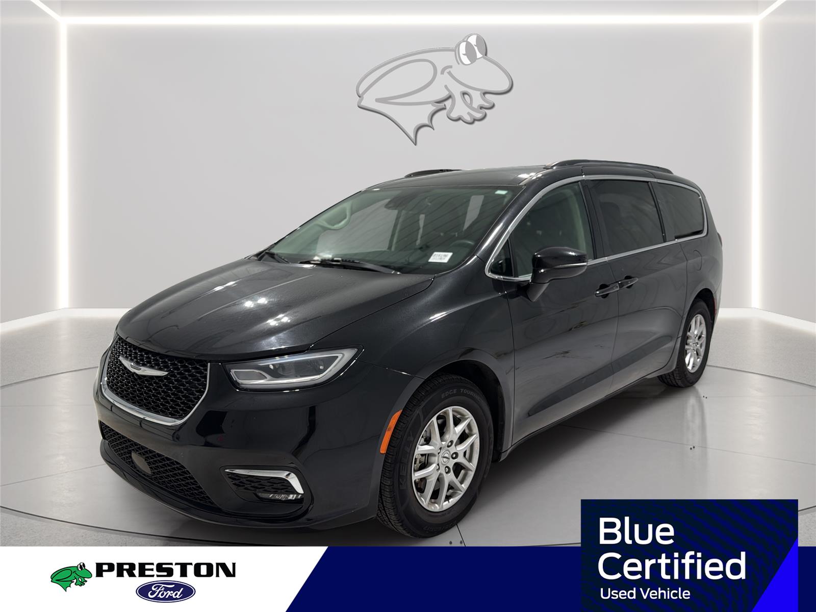 Brilliant Black Crystal Pearlcoat 2022 Chrysler Pacifica Minivan Front-Wheel Drive 9-Speed Automatic