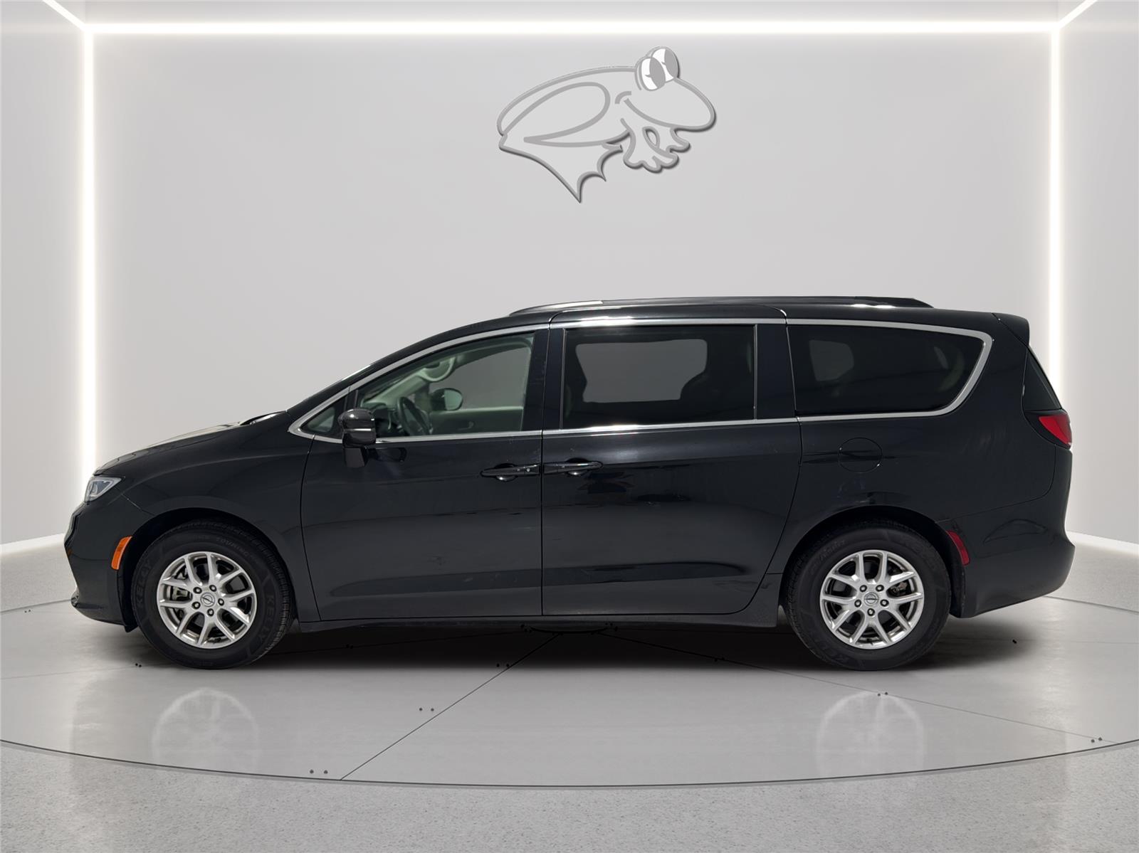 View vehicle photo 2