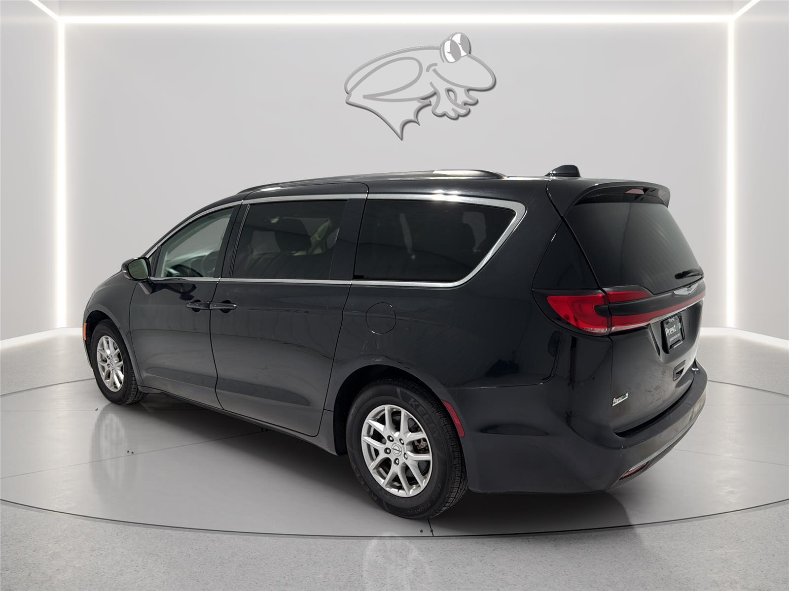 View vehicle photo 3