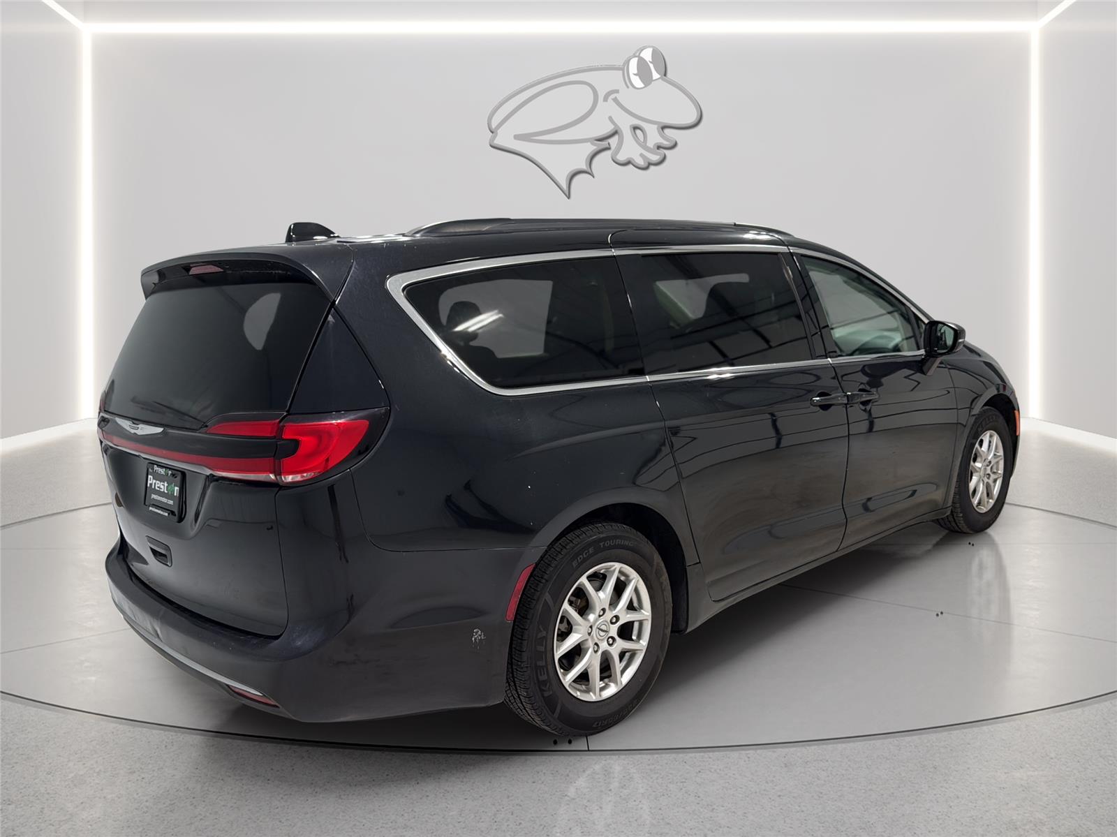 View vehicle photo 5