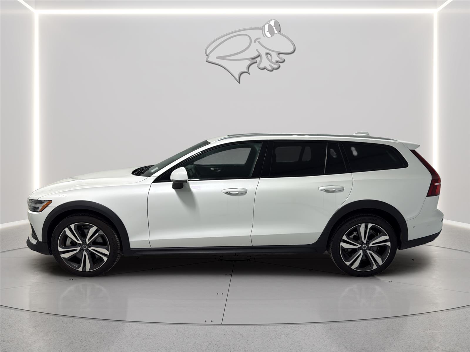 View vehicle photo 2