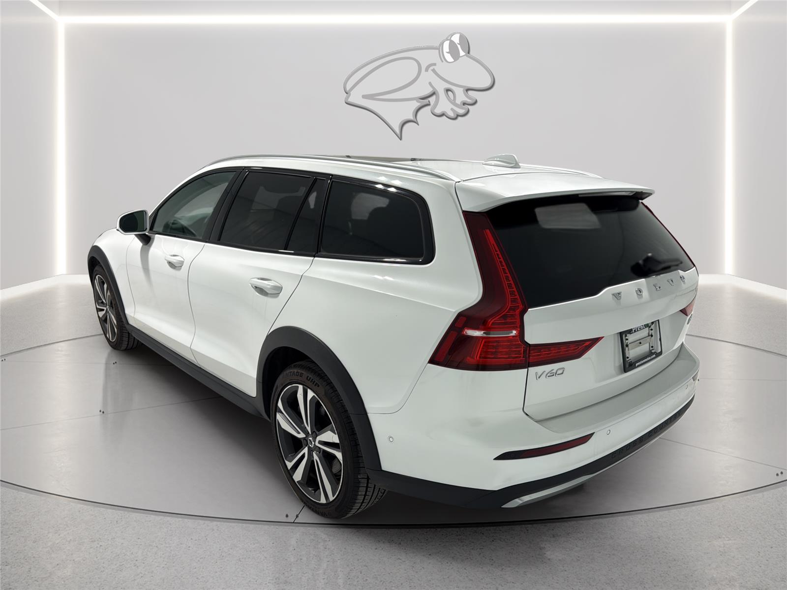 View vehicle photo 3