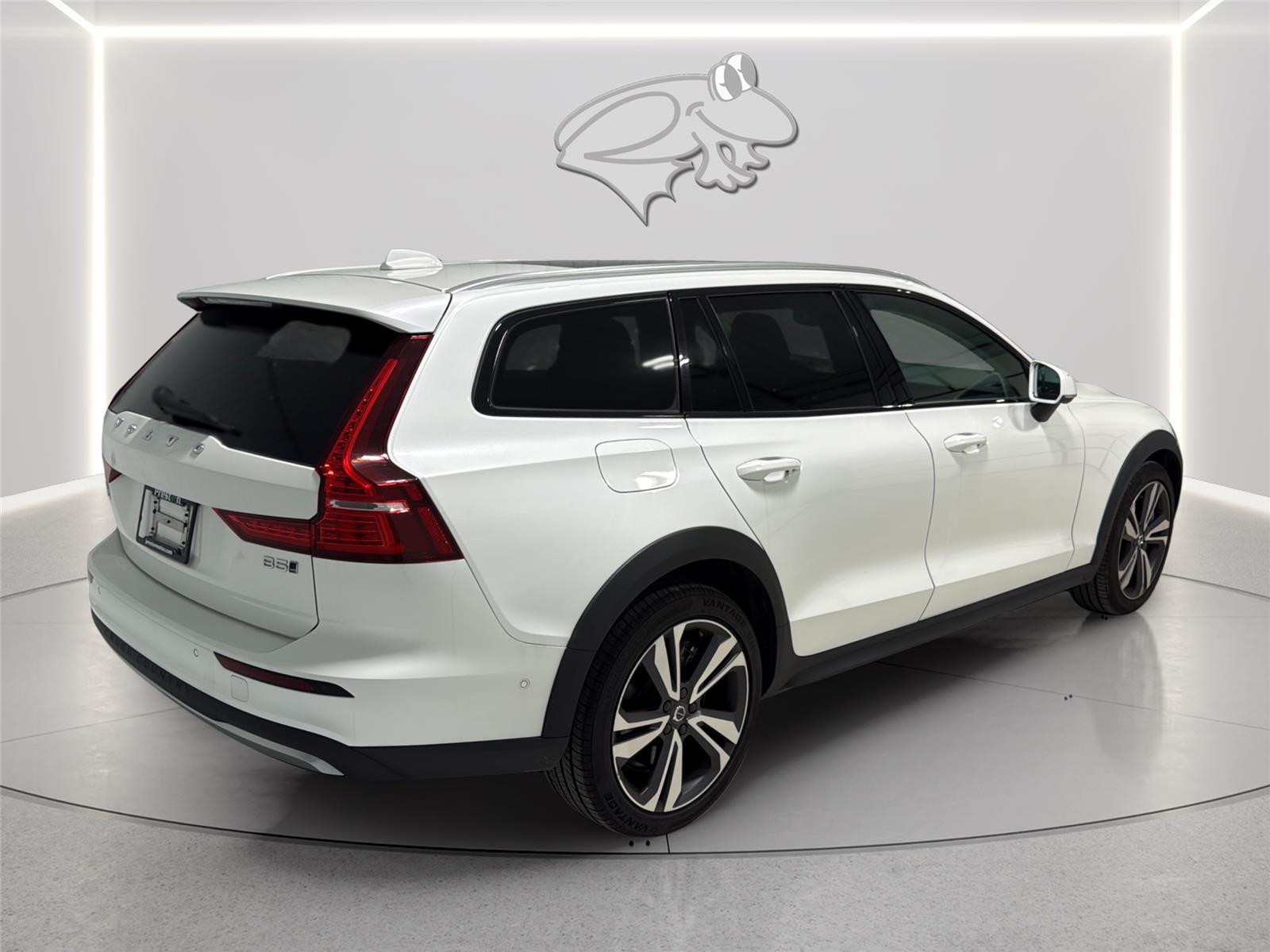 View vehicle photo 5