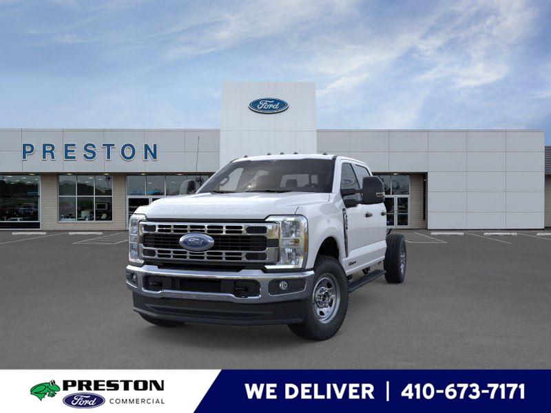 Oxford White 2026 Ford F-350 Super Duty Chassis Four-Wheel Drive Automatic