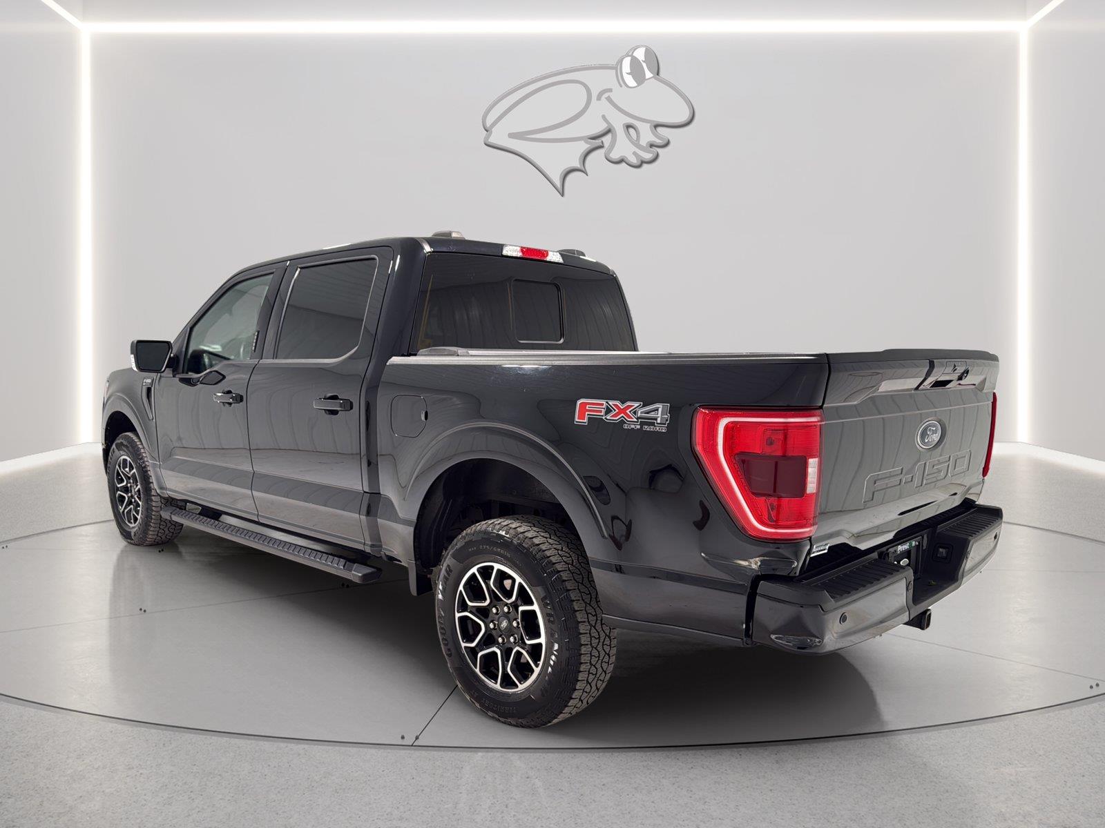 View vehicle photo 3