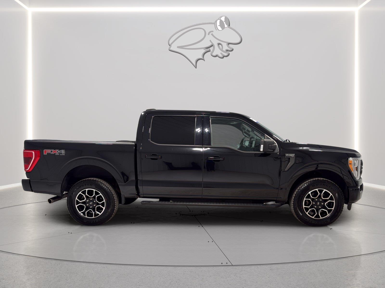 View vehicle photo 7