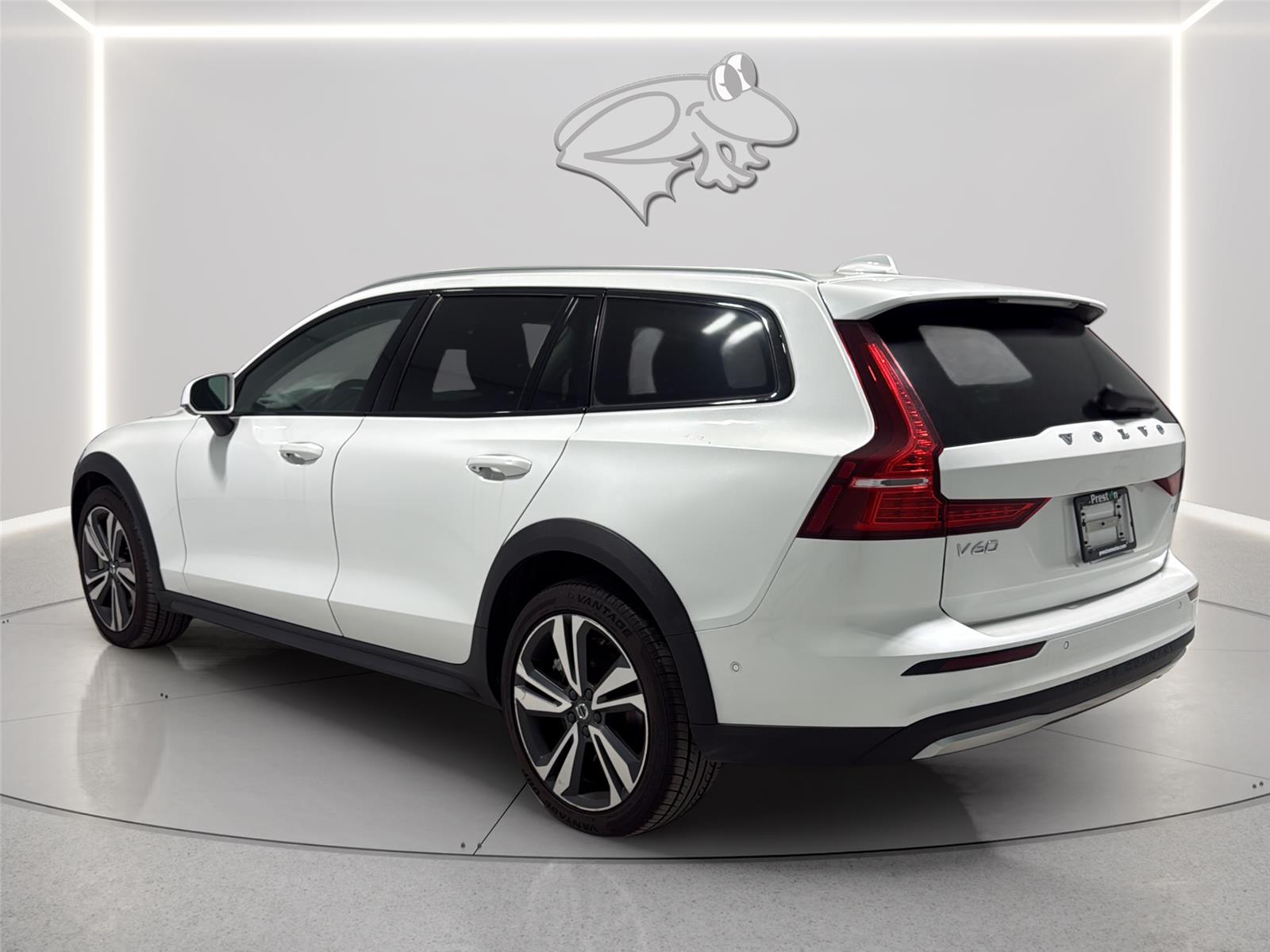View vehicle photo 7