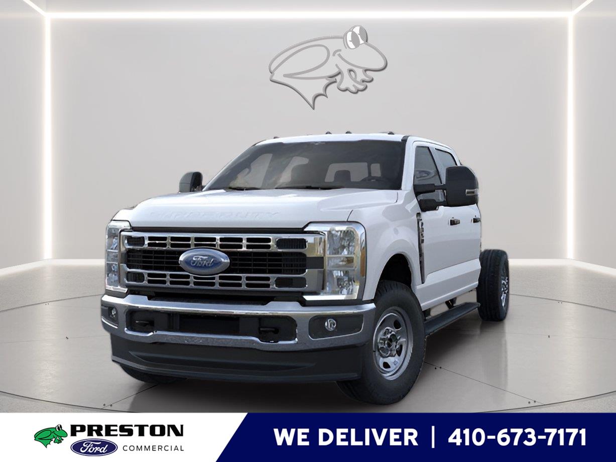 Oxford White 2026 Ford F-350 Super Duty Chassis Four-Wheel Drive Automatic