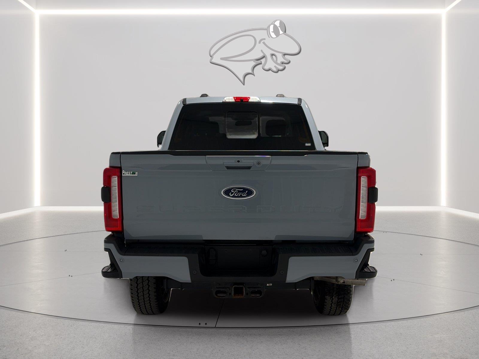 View vehicle photo 4