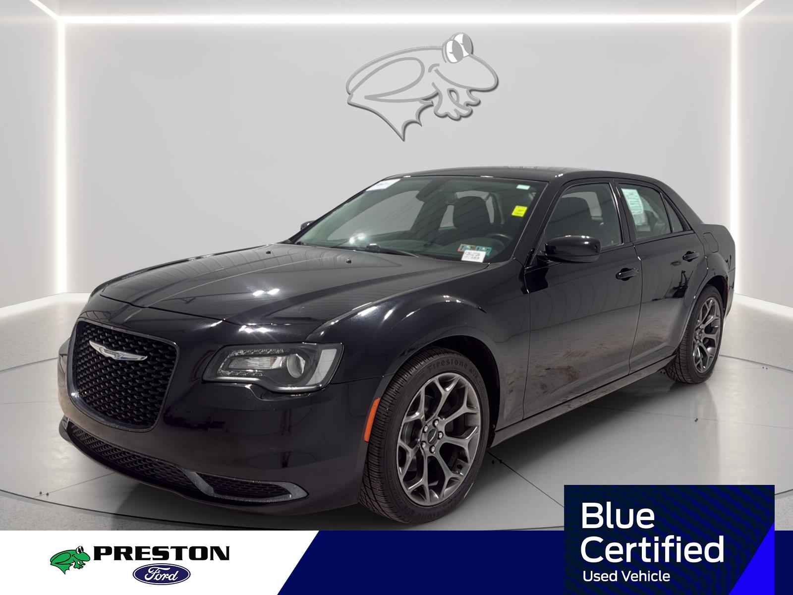 Gloss Black 2018 Chrysler 300 Sedan Rear-Wheel Drive 8-Speed Automatic
