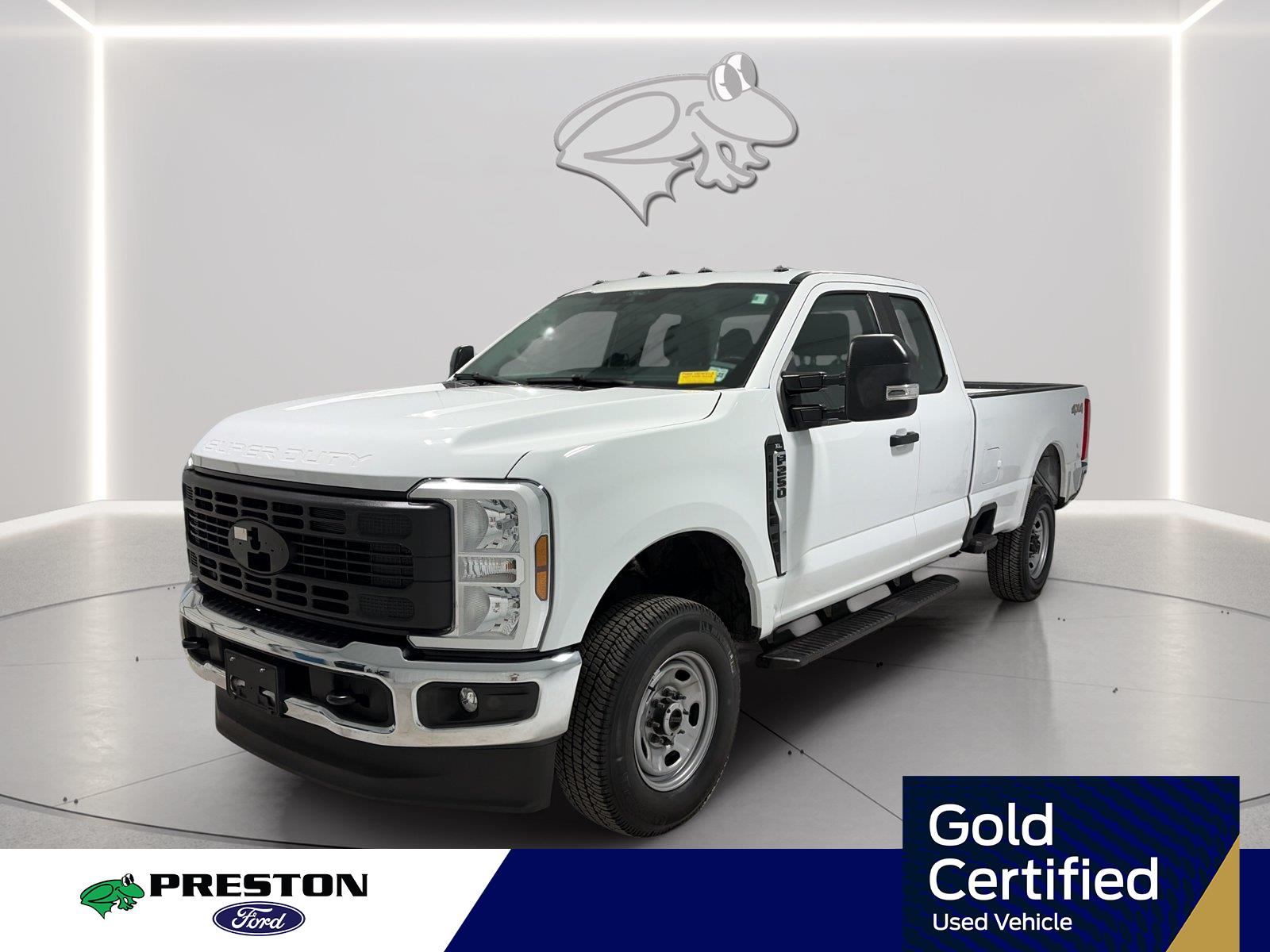 Oxford White 2026 Ford F-250 Super Duty Pickup Truck Four-Wheel Drive Automatic