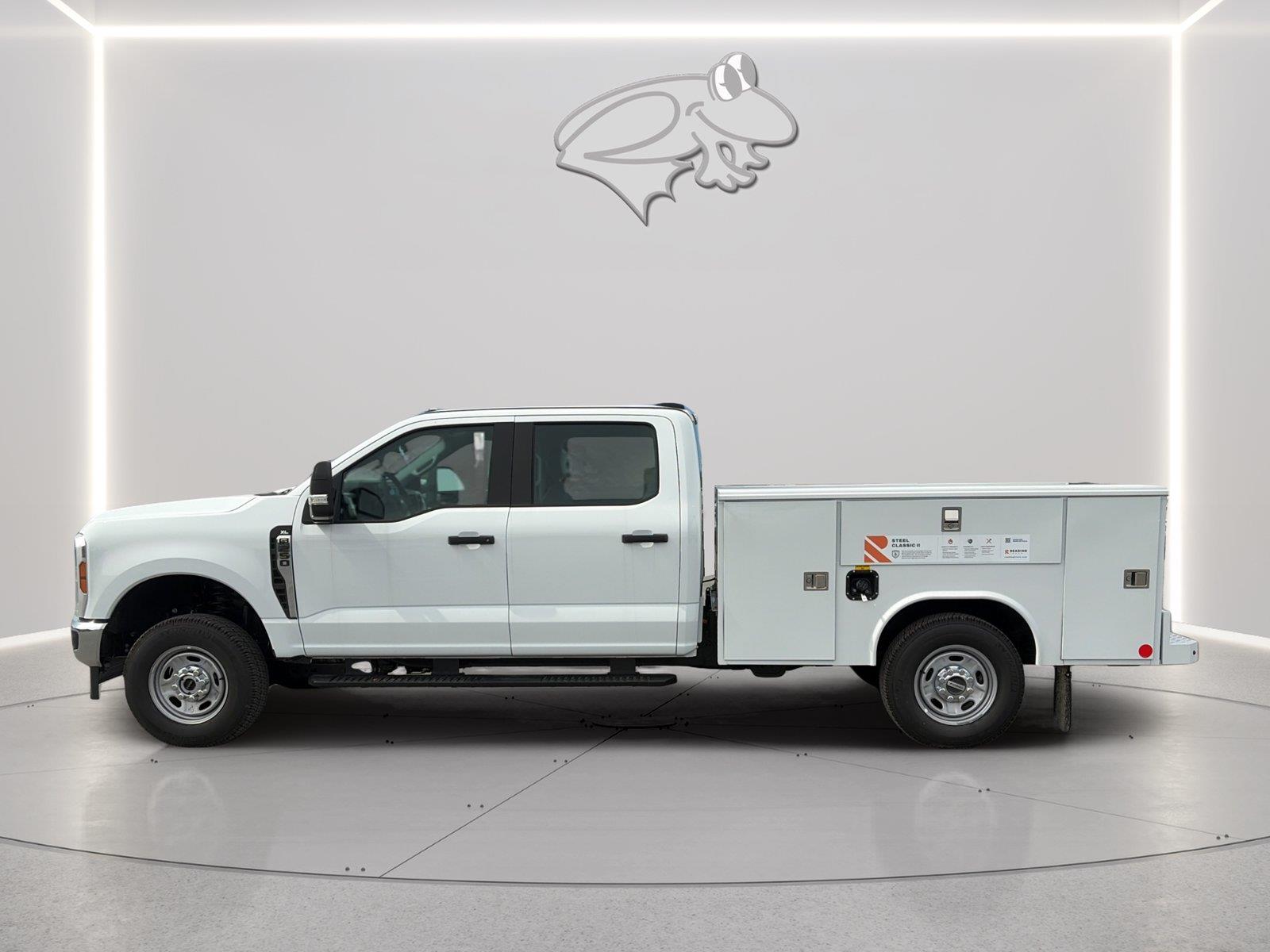 Oxford White 2026 Ford F-250 Super Duty Pickup Truck Four-Wheel Drive Automatic