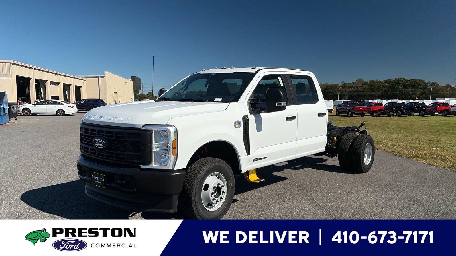 Oxford White 2027 Ford F-350 Super Duty Chassis Pickup Truck Four-Wheel Drive Automatic