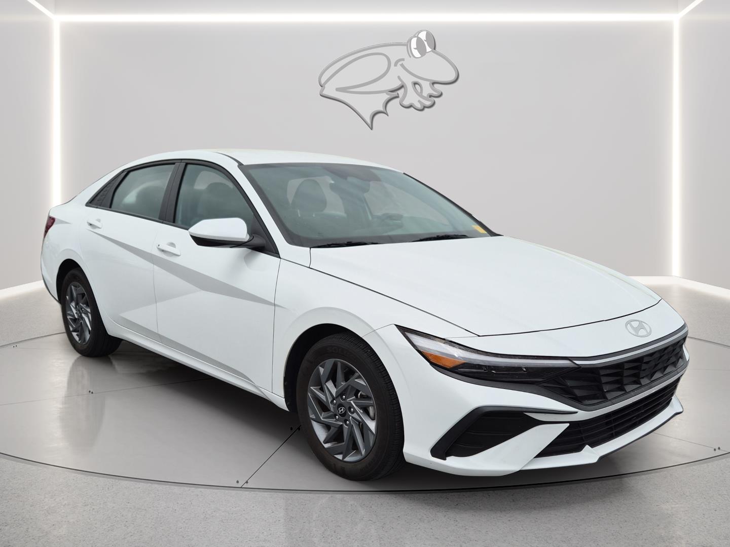 Serenity White 2024 Hyundai Elantra SEL FWD Sedan Front-Wheel Drive Continuously Variable Transmission