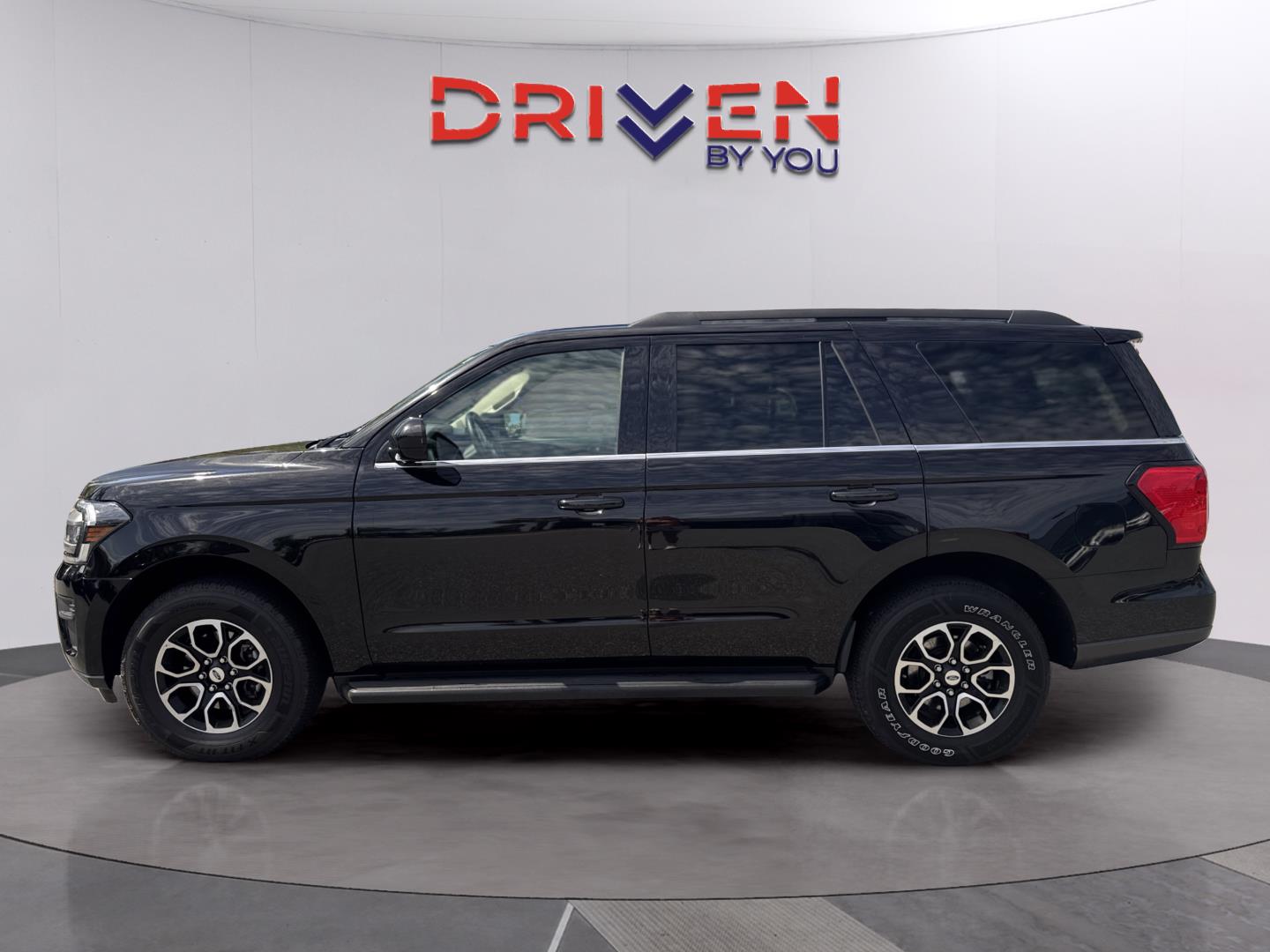 View vehicle photo 2