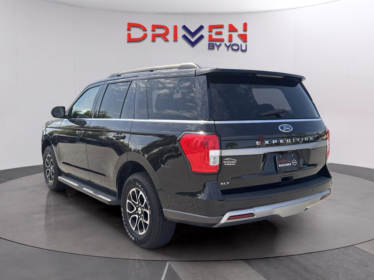 View vehicle photo 3