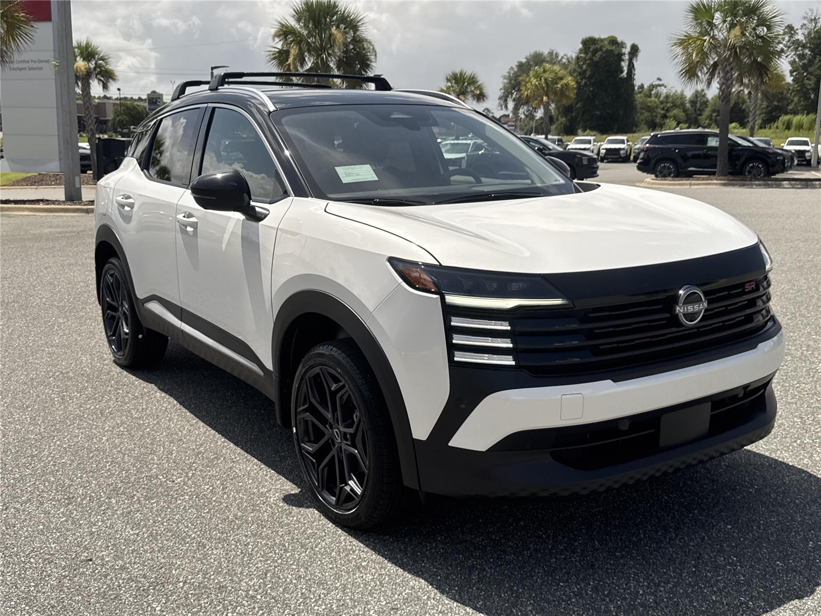 Aspen White Tricoat/Super Black 2026 Nissan Kicks SUV / Crossover Front-Wheel Drive Continuously Variable Transmission