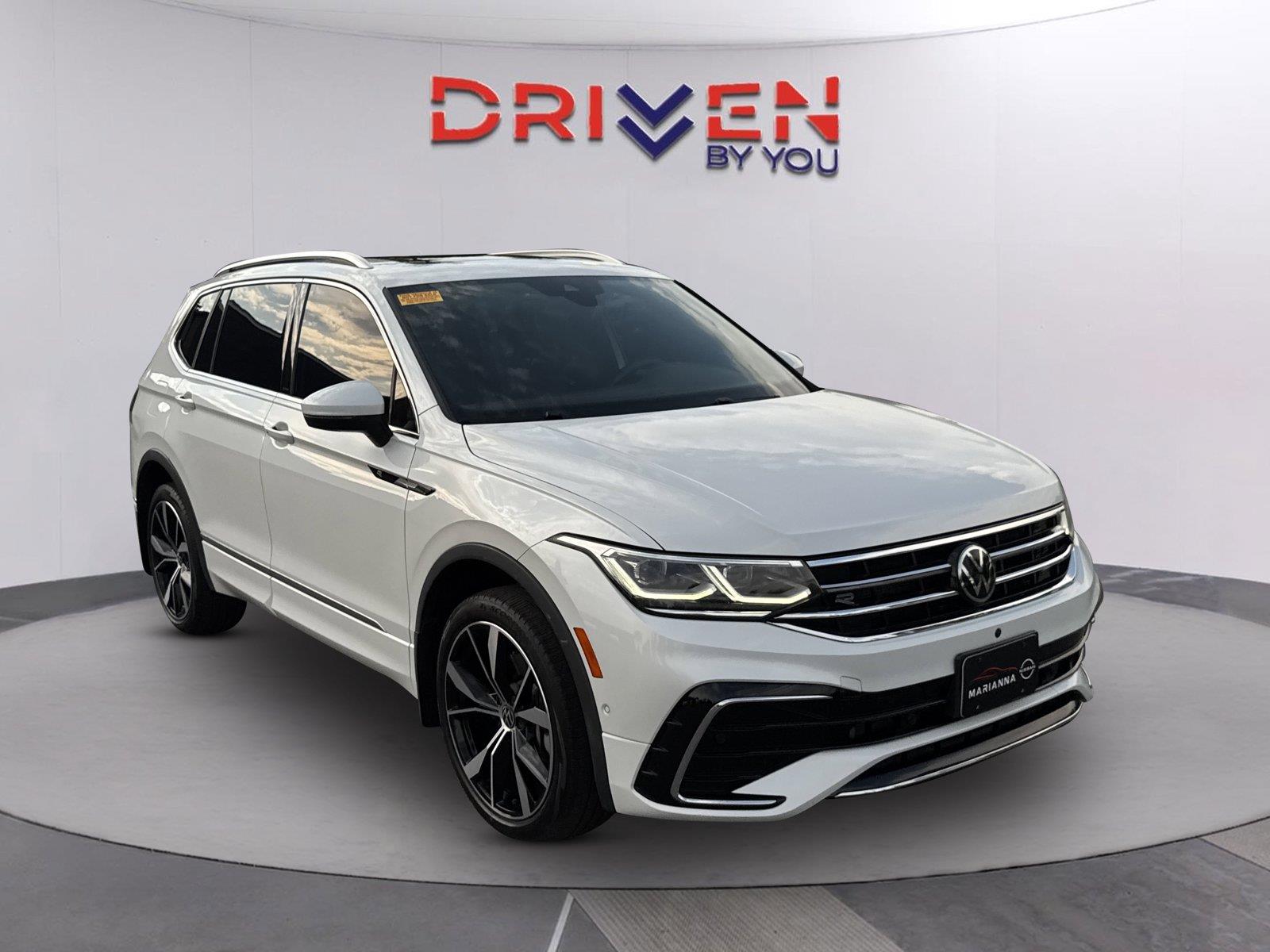 Oryx White Pearl 2022 Volkswagen Tiguan SUV / Crossover All-Wheel Drive Automatic