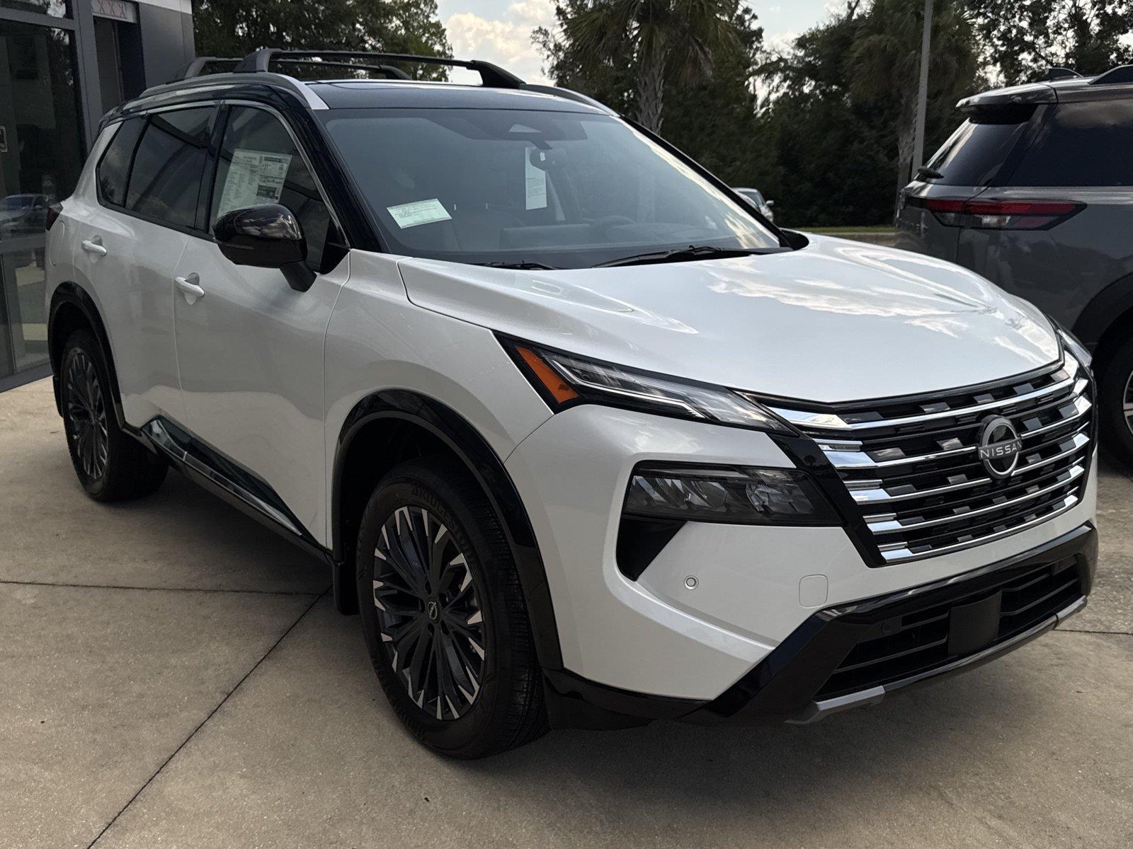 Everest White Pearl/Super Black 2026 Nissan Rogue SUV / Crossover All-Wheel Drive Continuously Variable Transmission