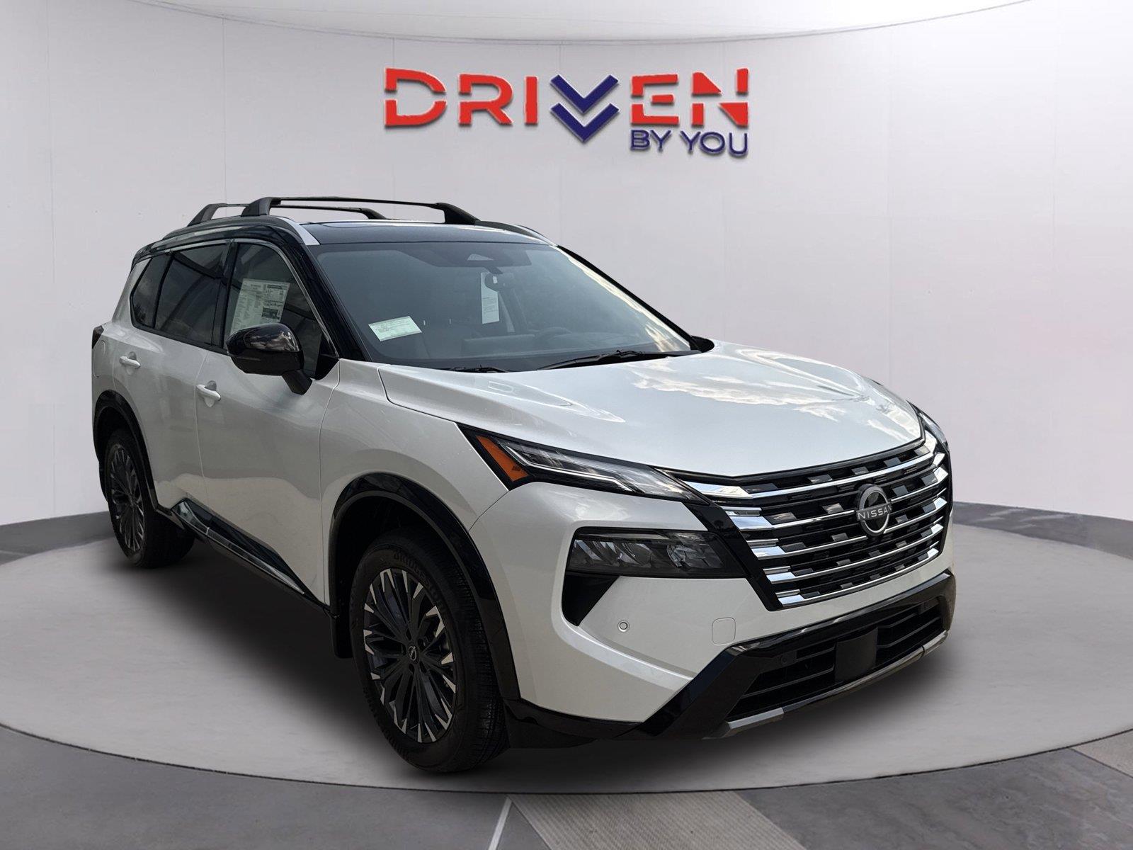 Everest White Pearl/Super Black 2026 Nissan Rogue SUV / Crossover All-Wheel Drive Continuously Variable Transmission