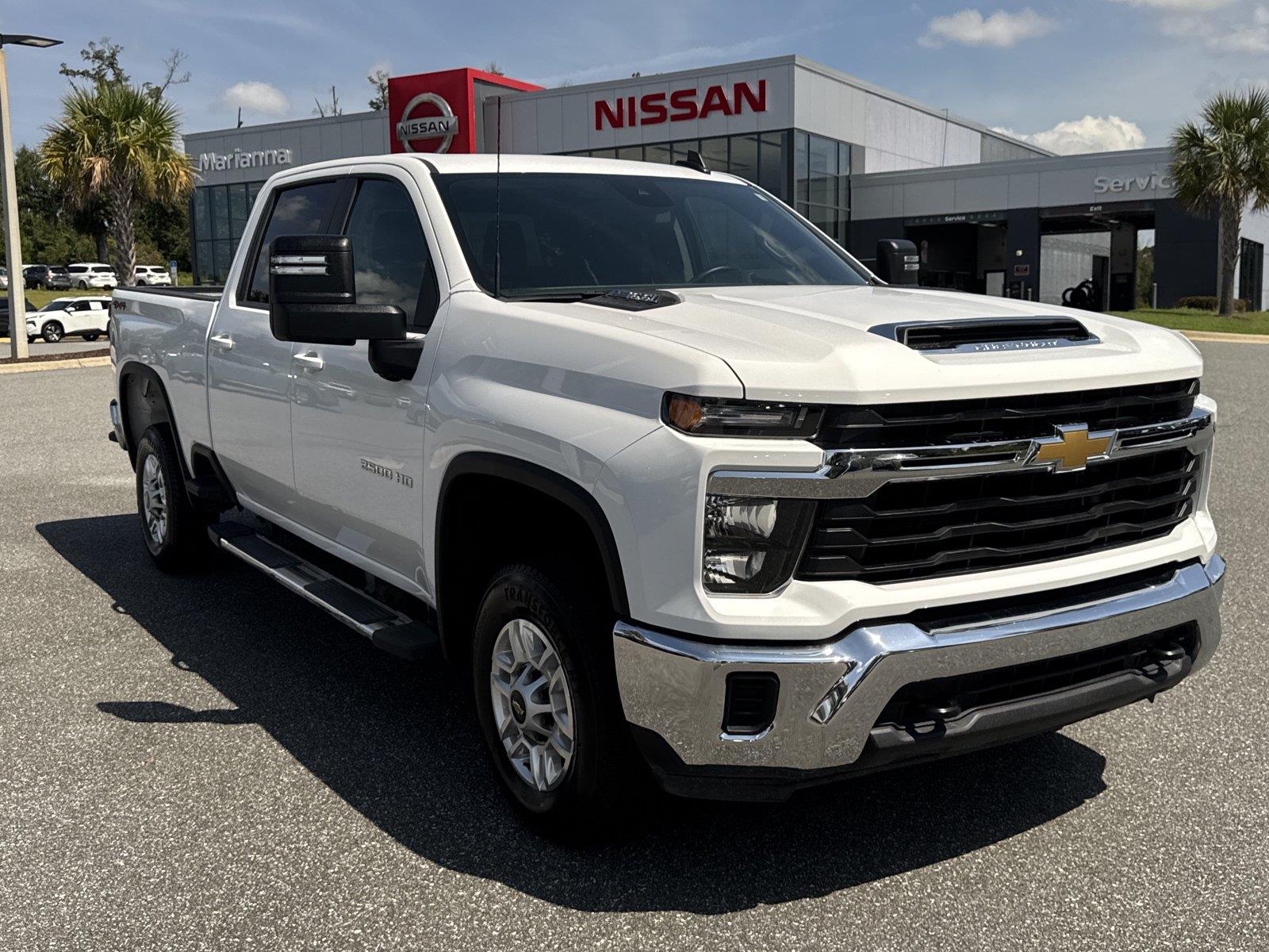 Summit White 2026 Chevrolet Silverado 2500HD Pickup Truck Four-Wheel Drive Automatic