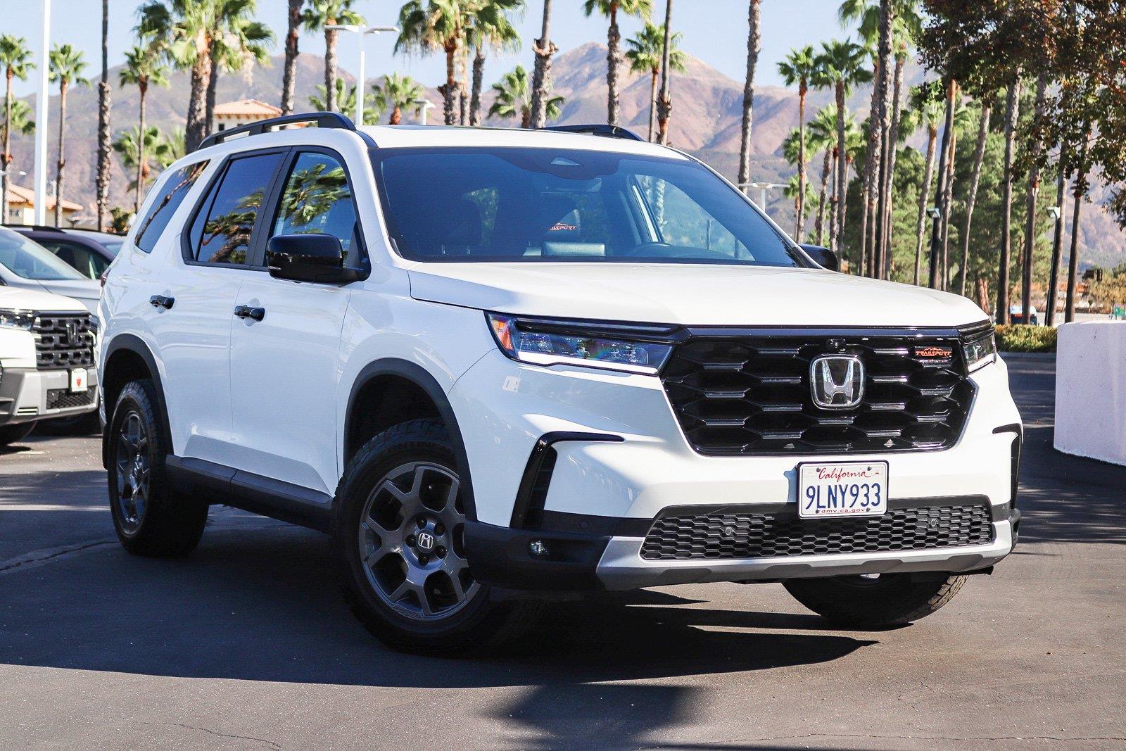 Platinum White Pearl 2024 Honda Pilot SUV / Crossover All-Wheel Drive Automatic