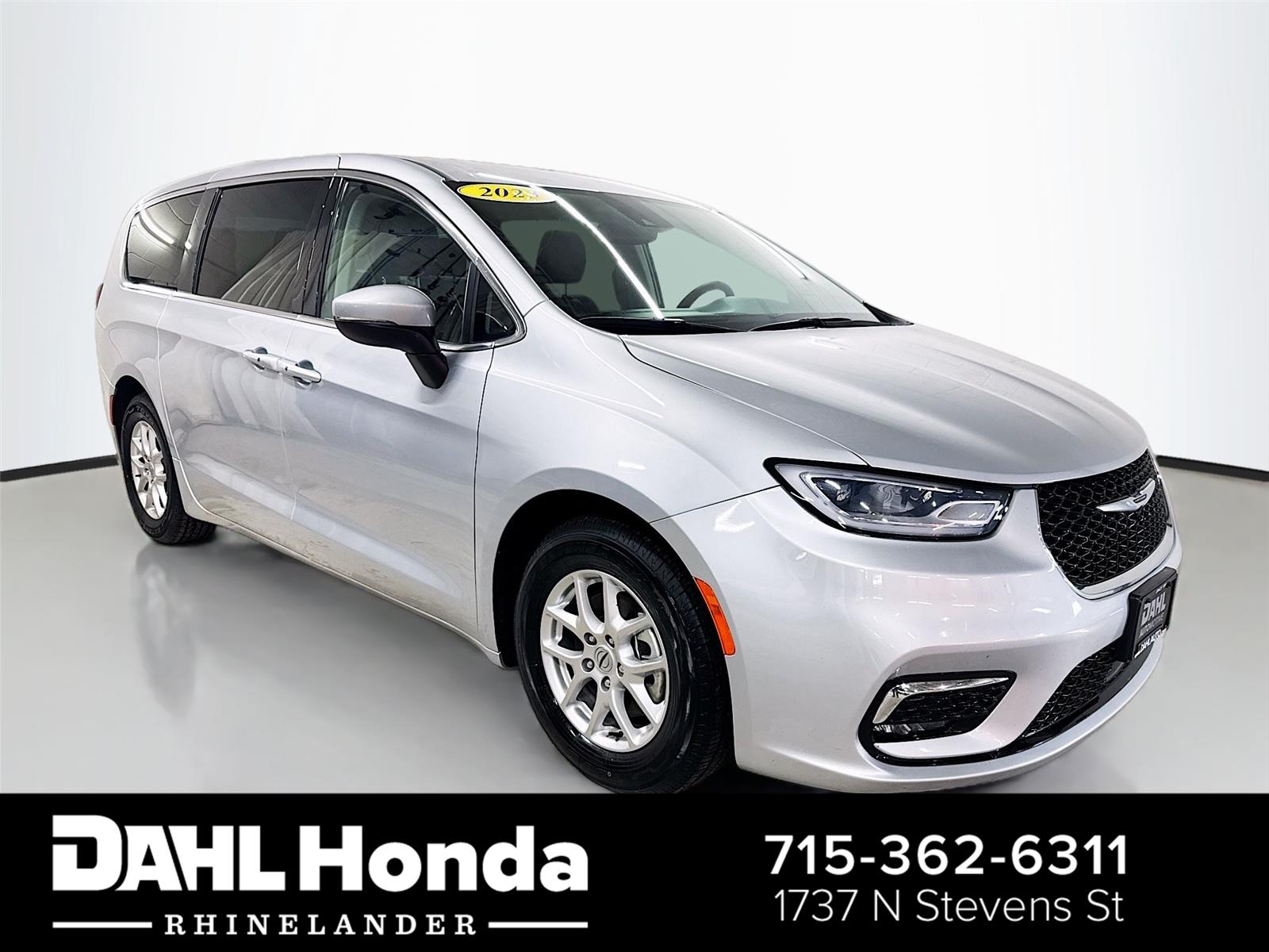 Silver Mist Clearcoat 2023 Chrysler Pacifica Touring L FWD Minivan Front-Wheel Drive 9-Speed Automatic