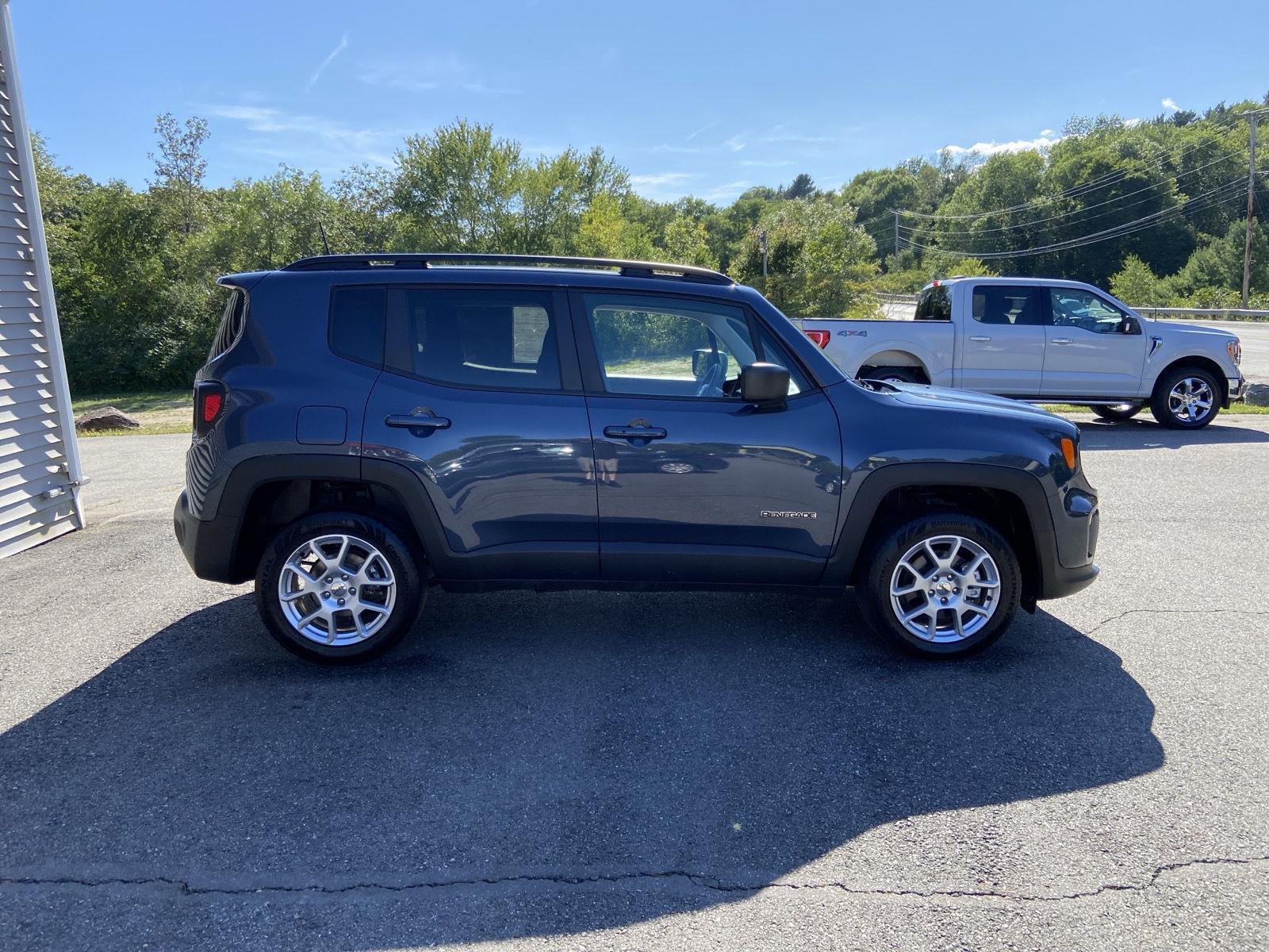 2022 Jeep Renegade Latitude photo 6