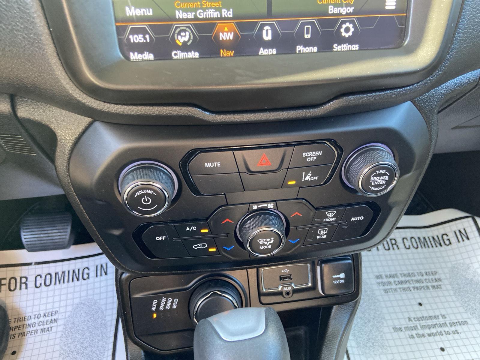 2022 Jeep Renegade Latitude photo 21